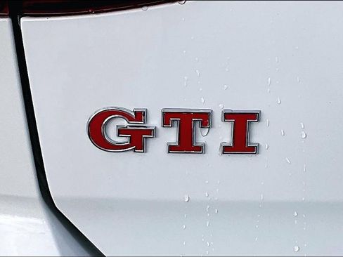 Used 2020 Volkswagen GTI SE image 22