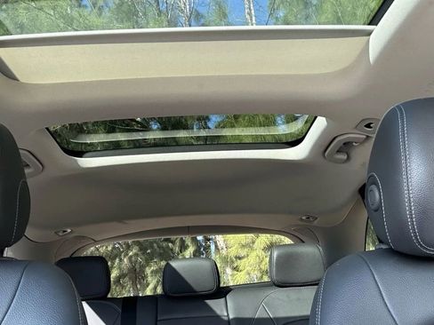 Used 2021 Mercedes-Benz GLC 300 w/ Premium Package image 12