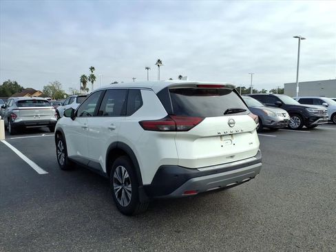 Used 2023 Nissan Rogue SV image 3