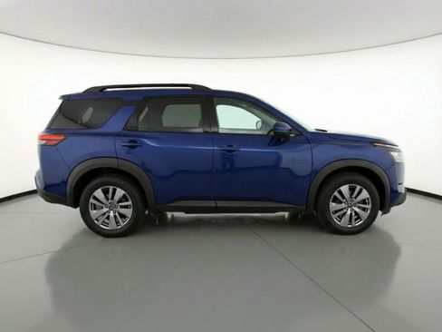 Used 2025 Nissan Pathfinder SV image 11