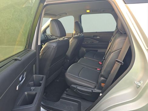 Used 2025 Nissan Pathfinder SL w/ Cargo Package FWD image 5