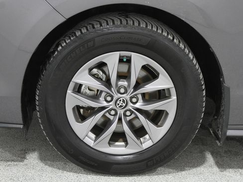 Used 2023 Toyota Sienna LE image 20