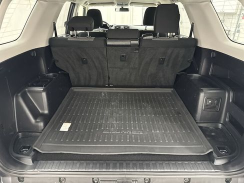 Used 2018 Toyota 4Runner SR5 AWD/4WD image 15