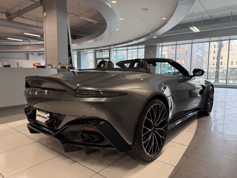 Used 2023 Aston Martin V8 Vantage Roadster RWD image 5