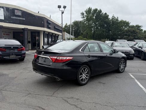 Used 2017 Toyota Camry XSE w/ Moonroof Package FWD image 8