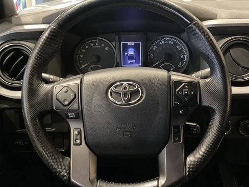 Used 2019 Toyota Tacoma TRD Off-Road image 17