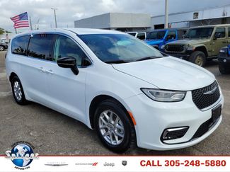 Used 2024 Chrysler Pacifica Touring-L video 1