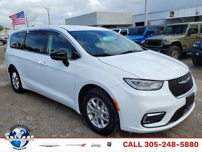 Used 2024 Chrysler Pacifica Touring-L