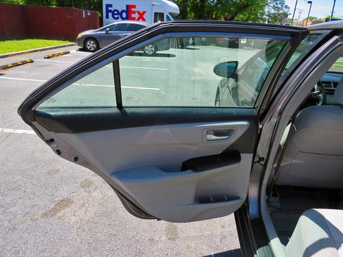 Used 2017 Toyota Camry LE image 30