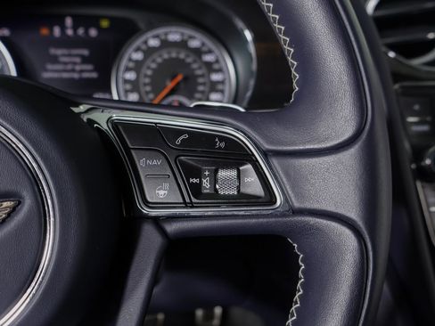 Used 2019 Bentley Bentayga image 26