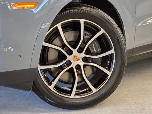 Certified 2026 Porsche Cayenne AWD/4WD image 22