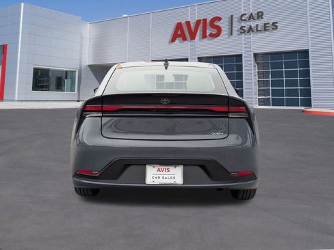 Used 2025 Toyota Prius LE image 5