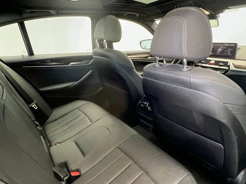 Used 2021 BMW 530i xDrive w/ Premium Package image 8