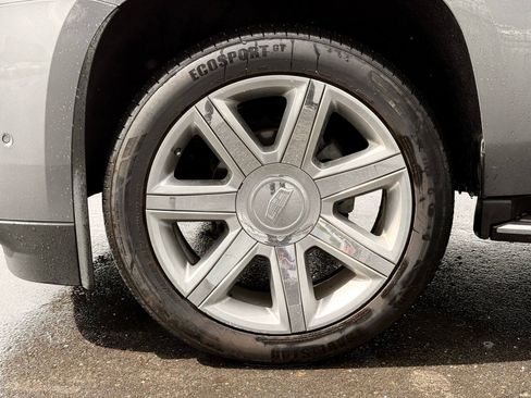 Used 2019 Cadillac Escalade Luxury AWD/4WD image 12