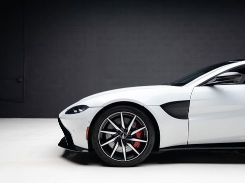 Used 2019 Aston Martin V8 Vantage Coupe RWD image 18