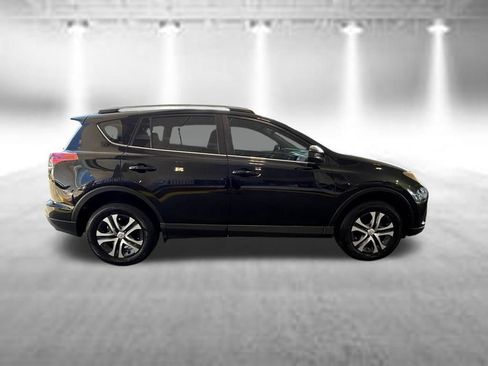 Used 2018 Toyota RAV4 LE FWD image 3