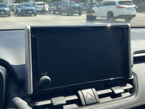 Used 2025 Toyota RAV4 LE AWD/4WD image 15