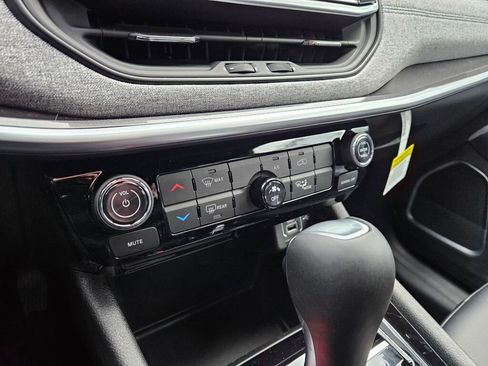 New 2026 Jeep Compass Latitude image 22