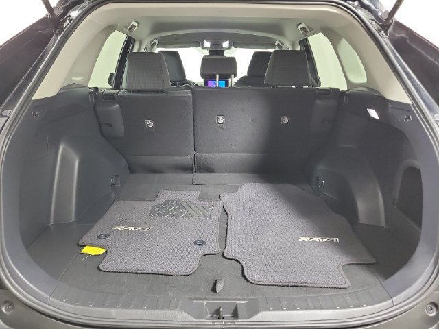 Used 2025 Toyota RAV4 LE AWD/4WD image 10