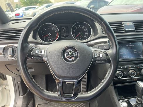 Used 2018 Volkswagen Passat GT FWD image 19