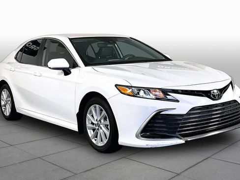 Used 2023 Toyota Camry LE FWD image 3