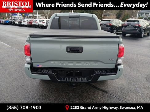 Used 2022 Toyota Tacoma TRD Off-Road image 6