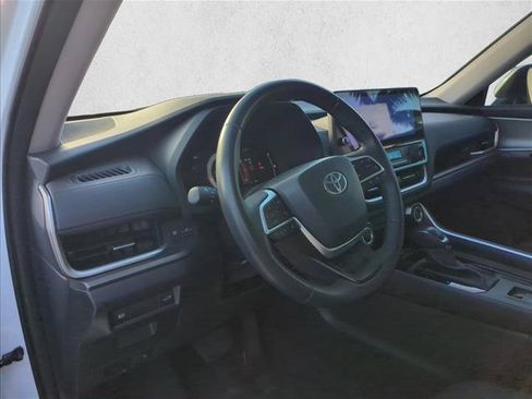 Used 2025 Toyota Grand Highlander FWD image 15