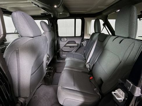 Used 2026 Jeep Wrangler Unlimited Sahara AWD/4WD image 24