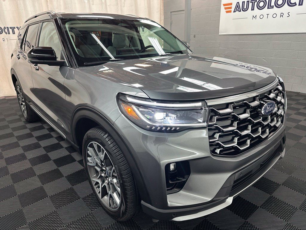 Used 2025 Ford Explorer Platinum w/ Ultimate Package AWD/4WD image 2