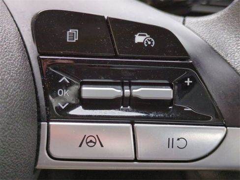 Certified 2024 Hyundai Elantra SEL image 29