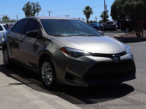 Used 2018 Toyota Corolla LE w/ Carpet Mat Package (TMS) FWD image 14