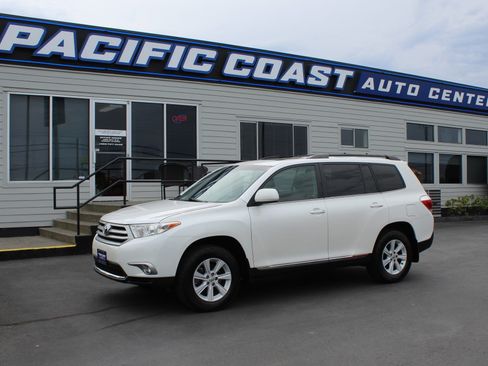 Used 2013 Toyota Highlander SE AWD/4WD image 1