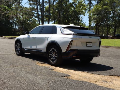 Used 2024 Cadillac Lyriq Luxury RWD image 5