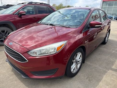 Used 2016 Ford Focus SE image 1