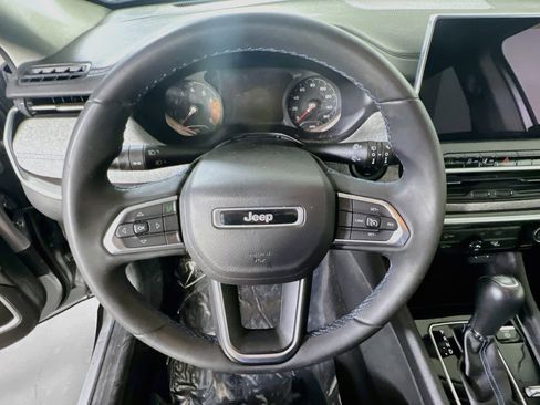 Used 2022 Jeep Compass Latitude AWD/4WD image 11