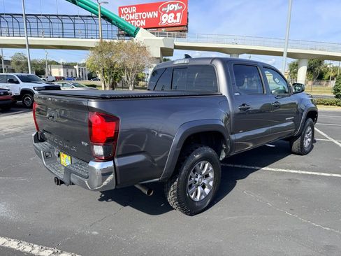 Used 2018 Toyota Tacoma SR5 image 3