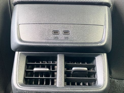 Used 2025 Chevrolet Equinox LT image 23