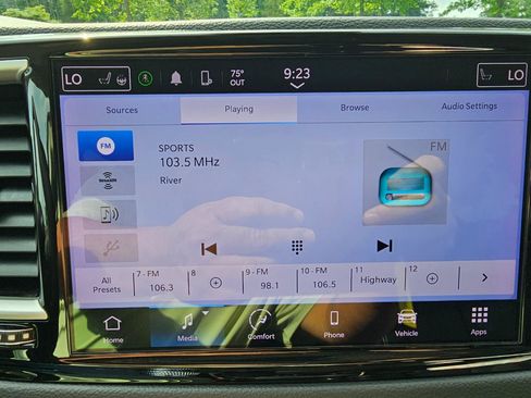 Used 2023 Chrysler Pacifica Touring-L FWD image 39
