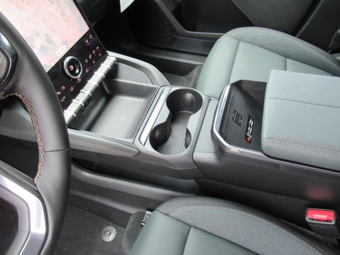New 2027 GMC Terrain AT4 w/ Convenience Package III AWD/4WD image 18