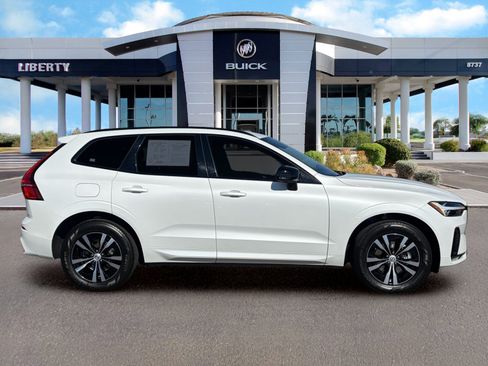 Used 2025 Volvo XC60 B5 Core AWD/4WD image 3