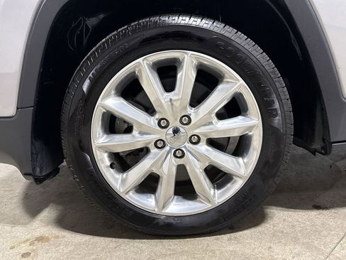 Used 2017 Jeep Cherokee Limited FWD image 26