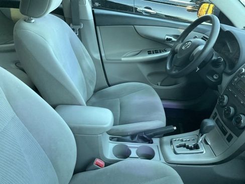 Used 2011 Toyota Corolla image 4