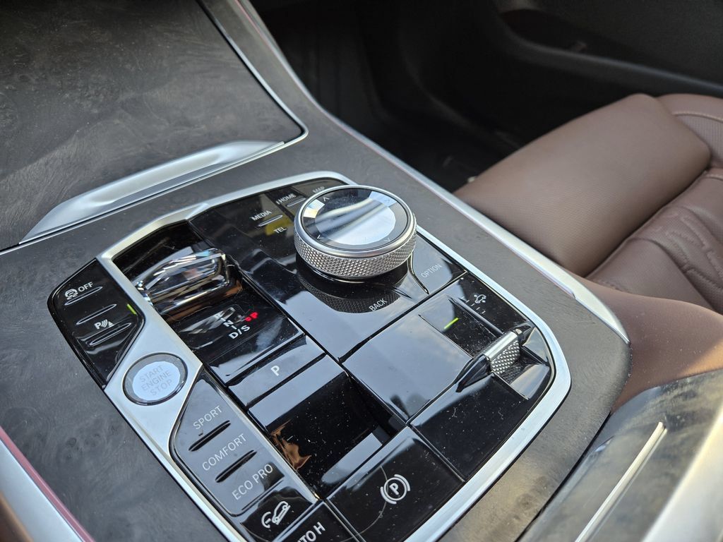 Certified 2025 BMW X7 M60i AWD/4WD image 25
