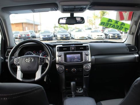 Used 2017 Toyota 4Runner SR5 Premium image 28