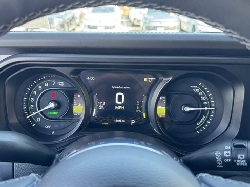Used 2025 Jeep Wrangler Unlimited Sahara w/ Safety Group AWD/4WD image 22