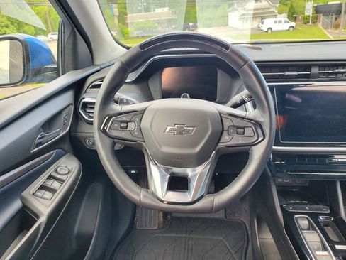 Used 2023 Chevrolet Bolt EUV Premier w/ Super Cruise Package FWD image 16