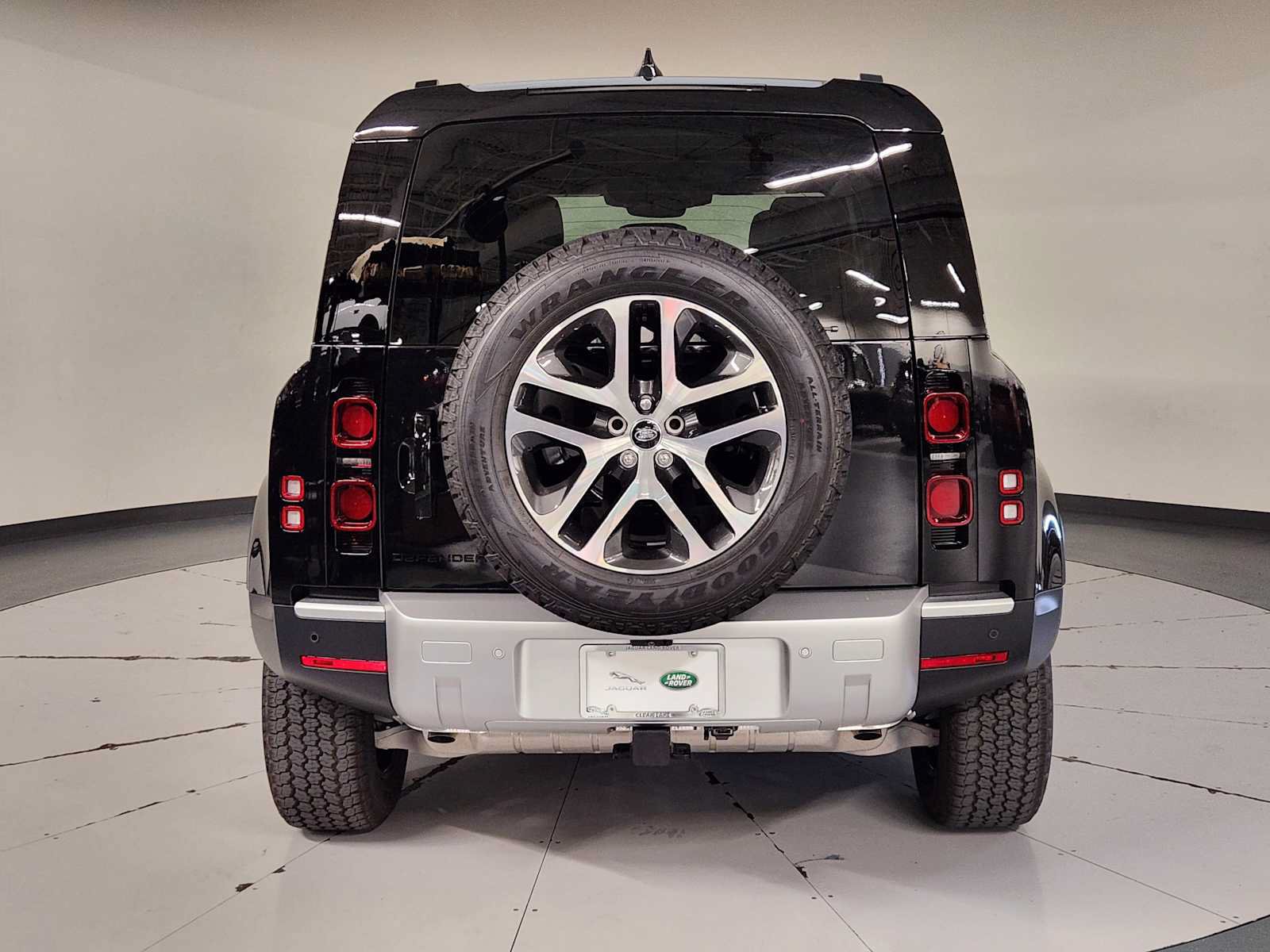 Used 2025 Land Rover Defender 110 S AWD/4WD image 10