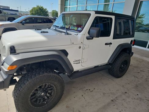 Used 2019 Jeep Wrangler Sport AWD/4WD image 2