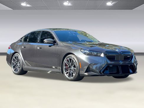 Used 2025 BMW M5 w/ Carbon Package image 5