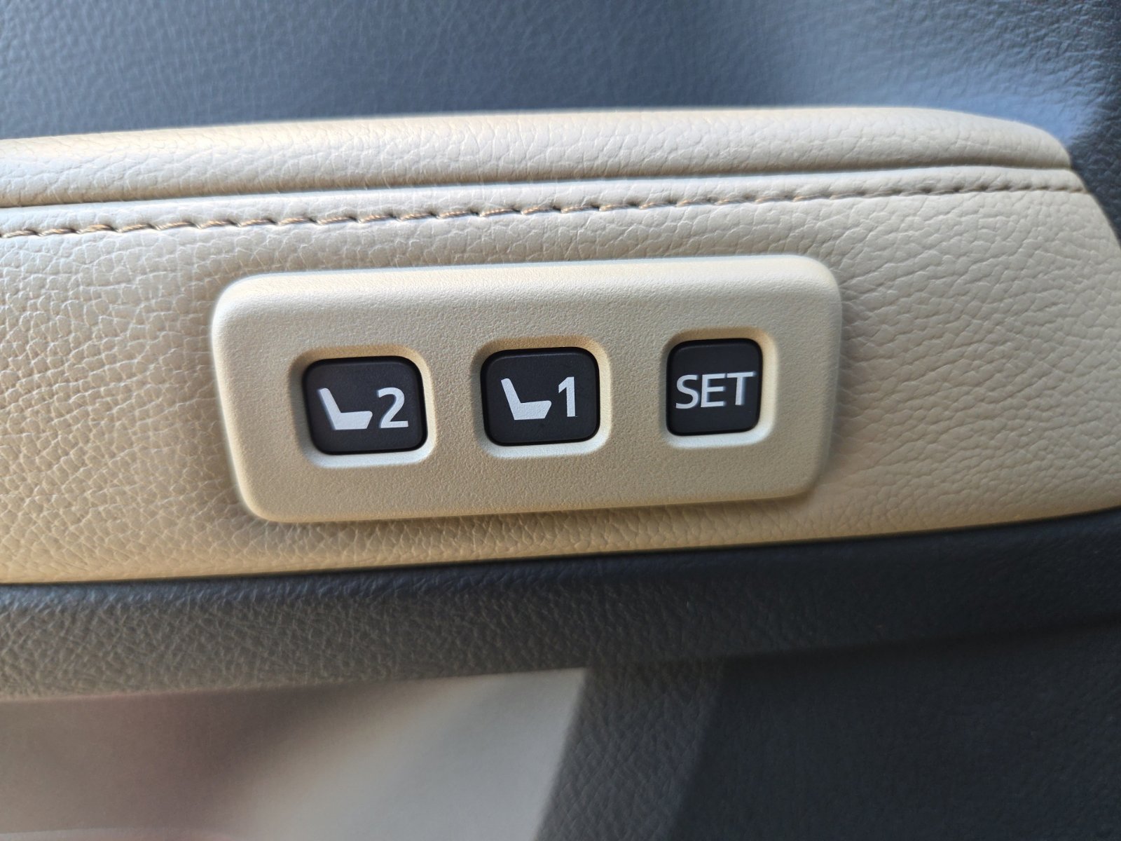 Used 2018 Toyota 4Runner Limited AWD/4WD image 21